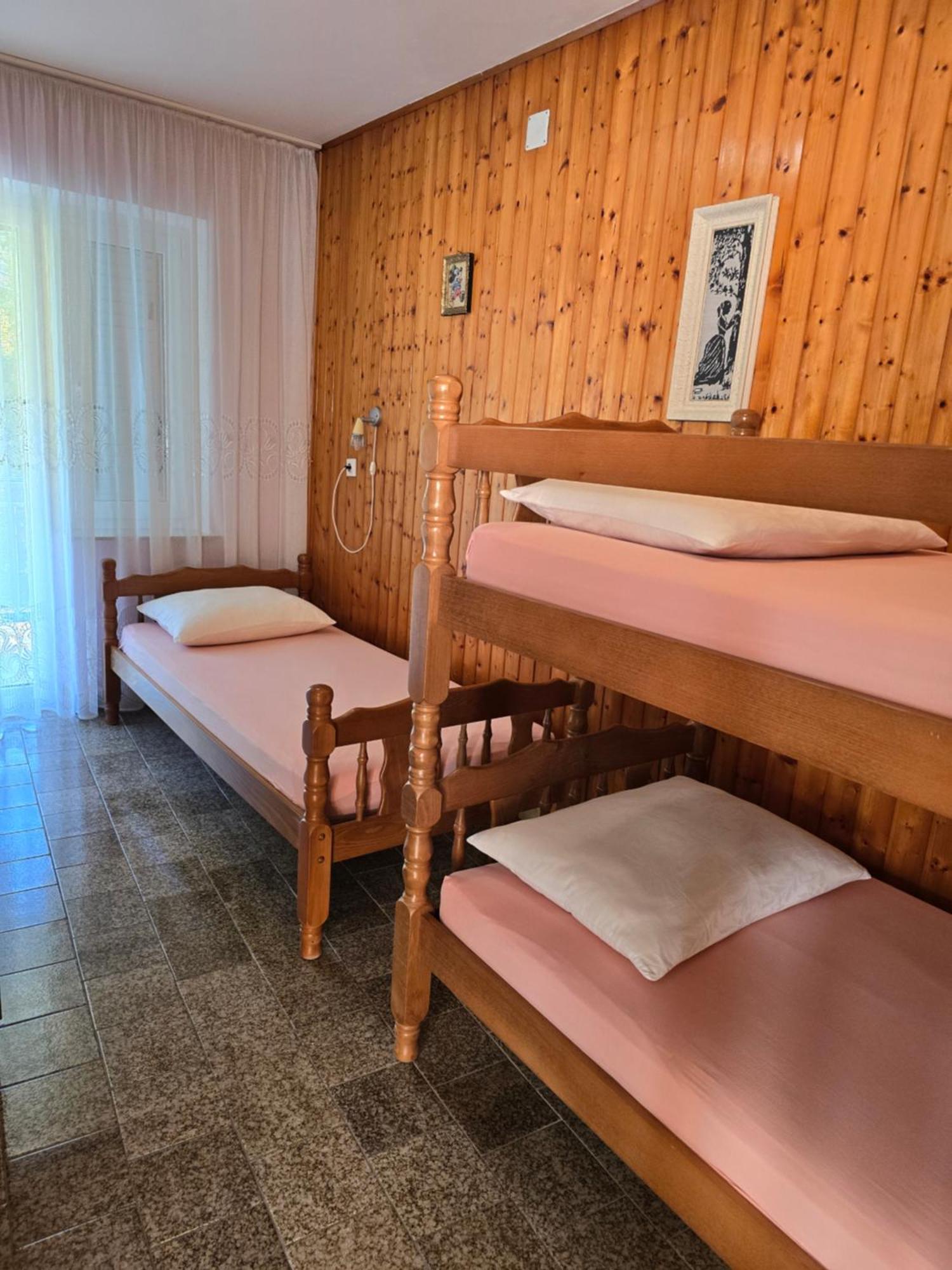 Apartments Mladenka Senj  Eksteriør billede